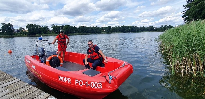 Bezpieczeństwa nad wodnymi akwenami na terenie powiatu złotowskiego strzegą policjanci, strażacy i ratownicy WOPR