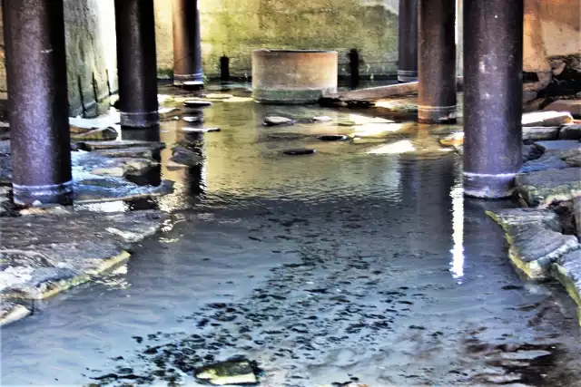 Źródełko bijące pod słynną Kaplica "Na wodzie" w Krasnobrodzie