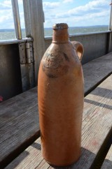 Na wraku statku w Zatoce Gdańskiej odnaleziono 200-letnią butelkę z legendarną sodówką i inne skarby
