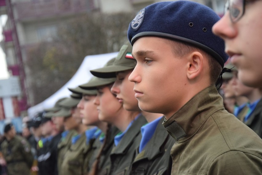 Ślubowanie złożyli uczniowie z czterech klas Zespołu Szkół...