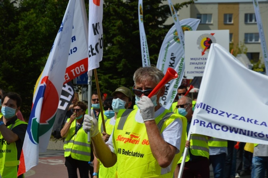 Pikieta związków zawodowych z kopalni i elektrowni Bełchatów...