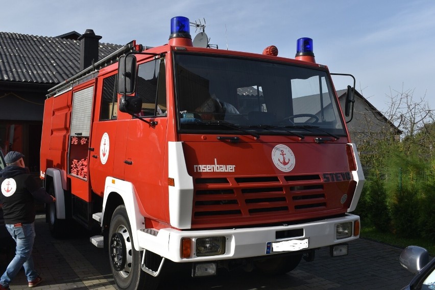 Wóz strażacki, który trafi na Ukrainę jest w pełni...