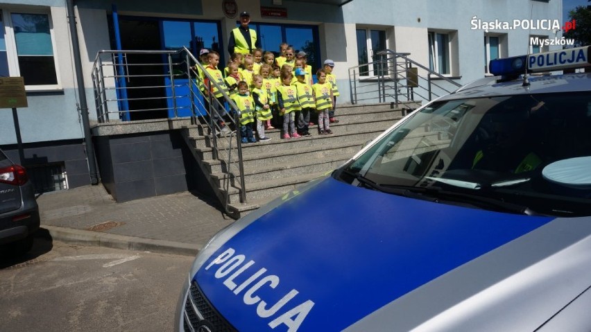 Myszków: Policja zaprosiła dzieci z Przedszkola nr 1 na spacer [ZDJĘCIA]