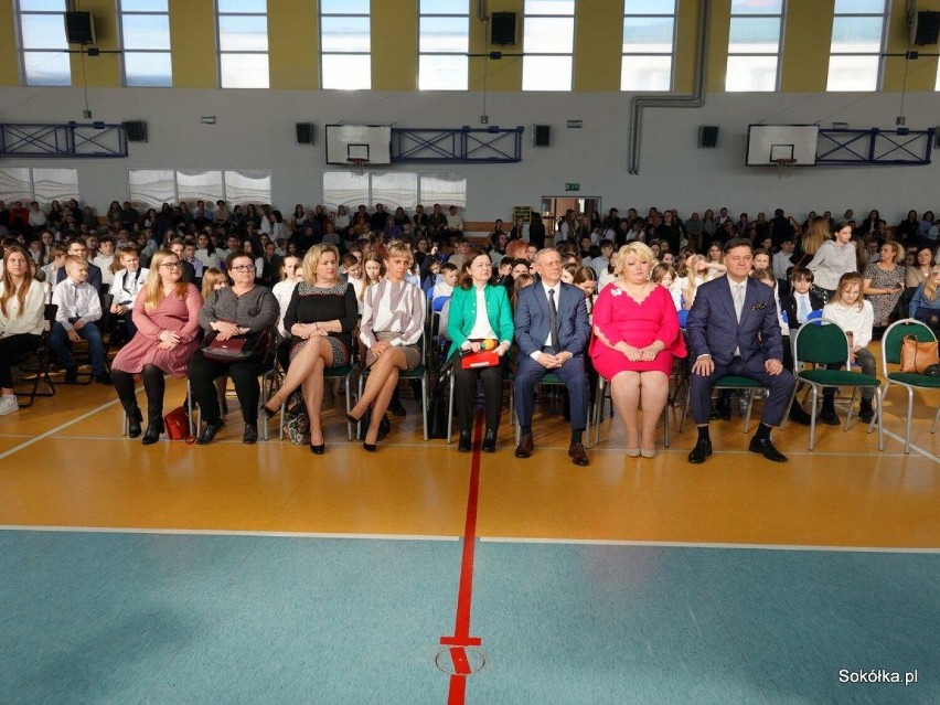 Burmistrz Sokółki nagrodziła najlepszych uczniów. Stypendia otrzymało 247 dzieci