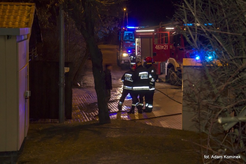 Kwidzyn: Podpalenie przy ul. Ziemowita. Ogień w wiacie śmietnikowej [ZDJĘCIA]