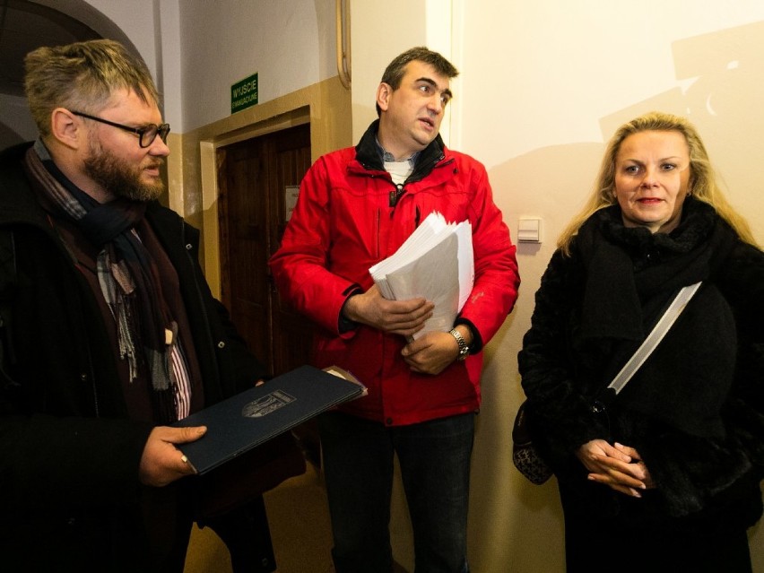 2557 mieszkańców chce ogłoszenia referendum w sprawie odwołania wójta gminy Dobra 