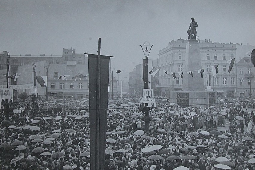 Plac Wolności znów z pomnikiem Tadeusz Kościuszki