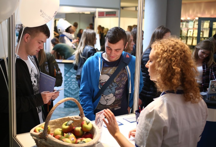 Na UG rozpoczął się w czwartek Salon Maturzystów 2016 [ZDJĘCIA]