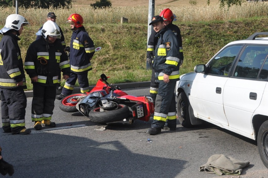 Borkowo - zderzenie motocykla i samochodu na drodze...