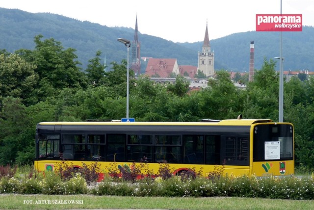 W związku z Dolnośląskim Festiwalem Tajemnic, który odbędzie się 11 i 12 sierpnia, do zamku Książ będzie można dojechać wszystkimi kursami linii nr 8 oraz przedłużonymi kursami linii nr 12