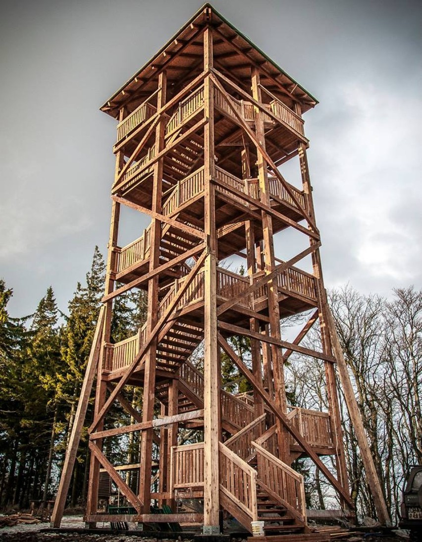 Budowa wieży widokowej na Dzikowcu