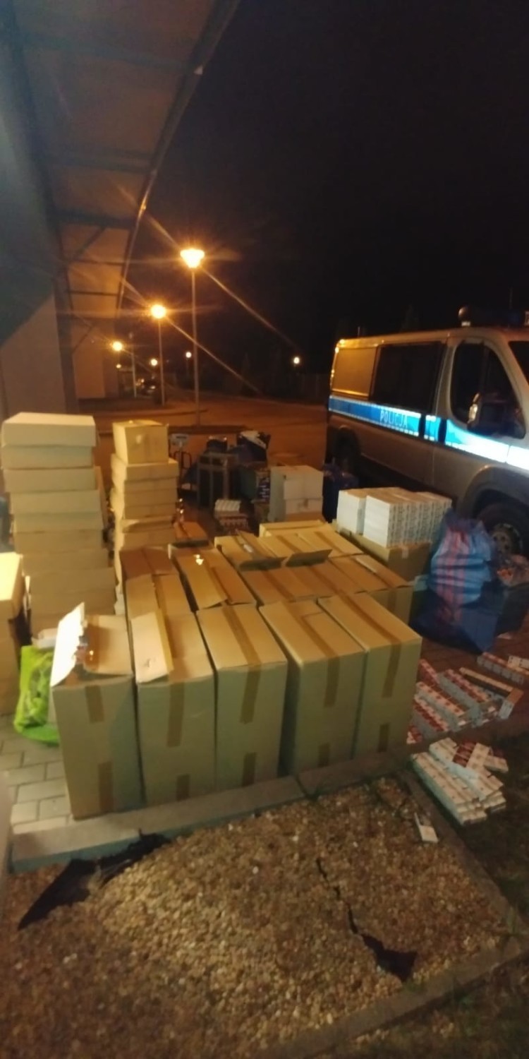 Papierosy i tytoń bez akcyzy policjani znaleźli w gminie Zduńska Wola