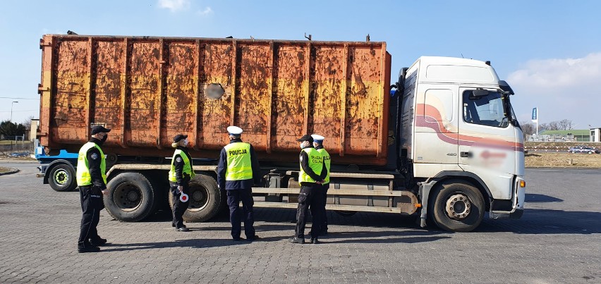 Trzemeszno. Policjanci i Służba Celna kontrolowali kierowców