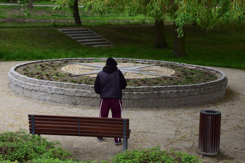 Menele z Kaczego Dołka nie odeszli, ale zachowują się...