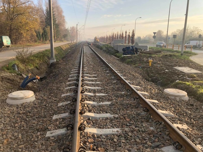 PKP buduje nowy peron przy torach koło Podhalanina w...