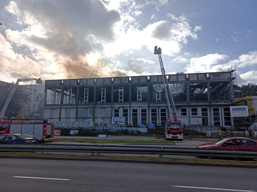 Prokuratura wszczęła śledztwo w sprawie pożaru hali w Gdyni. Dym było widać w promieniu kilku kilometrów