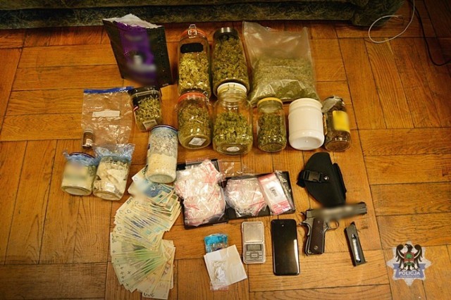 Wałbrzyscy kryminalni przejęli blisko 2 kilogramy narkotyków. Do aresztu trafił 33-latek