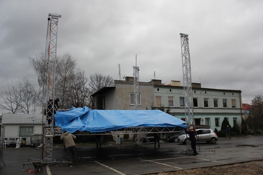 WOŚP 2014 w Kole - Trwa budowa finałowej sceny