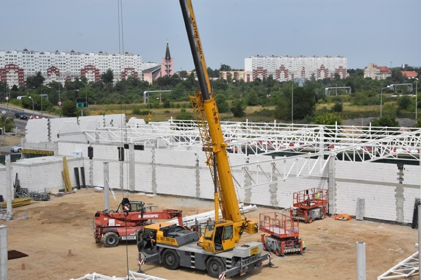 Nowe centrum handlowe powstaje na Piekarach w Legnicy [ZDJĘCIA]