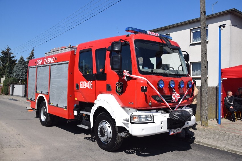 Dzień Strażaka w Żabnie. Druhowie z miejscowej Ochotniczej Straży Pożarnej oficjalnie odebrali kluczyki do nowego wozu bojowego [zdjęcia]