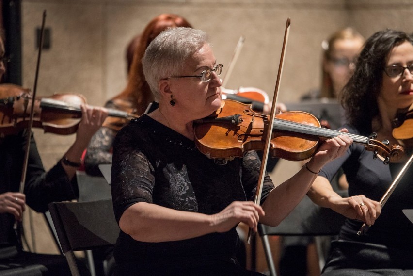 Orkiestra Miasta Pruszcz Gdański zagrała dla pań z okazji Dnia Kobiet | ZDJĘCIA