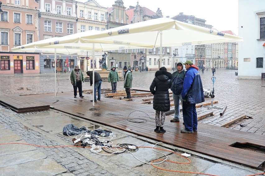 Stary Rynek w Poznaniu: Zaczęli montować letnie ogródki