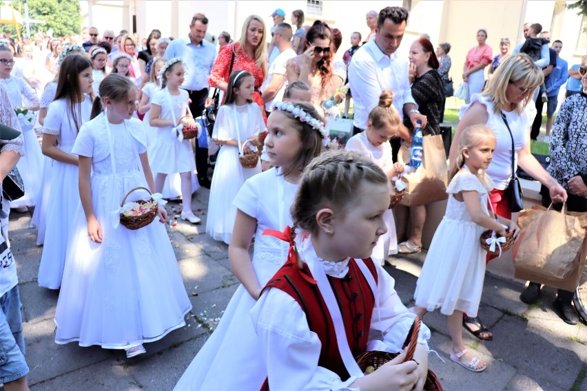 Boże Ciało w Łęczycy. Ulicami miasta przeszła uroczysta...