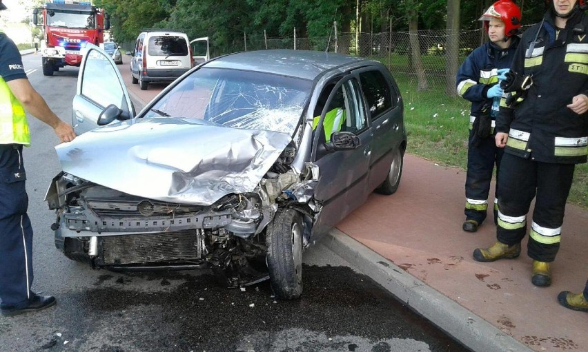 Stanisławie: wypadek z udziałem trzech samochodów. Dwie osoby ranne [ZDJĘCIA]