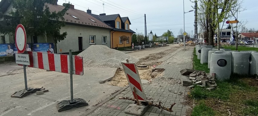 Budowa nowych rond w Jędrzejowie trwa w najlepsze. Zobacz zdjęcia z placu budowy