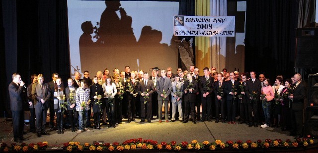 Zbiorowe zdjęcie laureatów „Dokonań roku 2009"