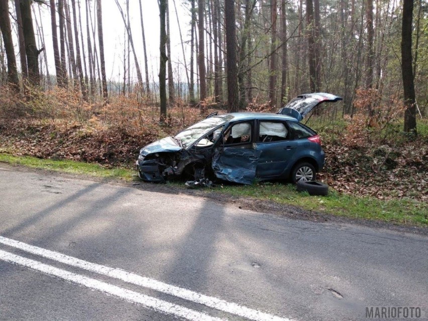 Wypadek pod Niemodlinem. Citroen zepchnął volkswagena do...