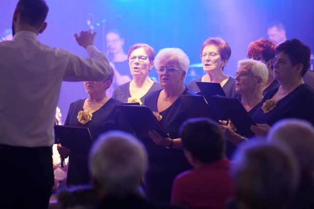 Wielkie świąteczne kolędowanie z Sierakowskim Ośrodkiem Kultury (29.12.2019).