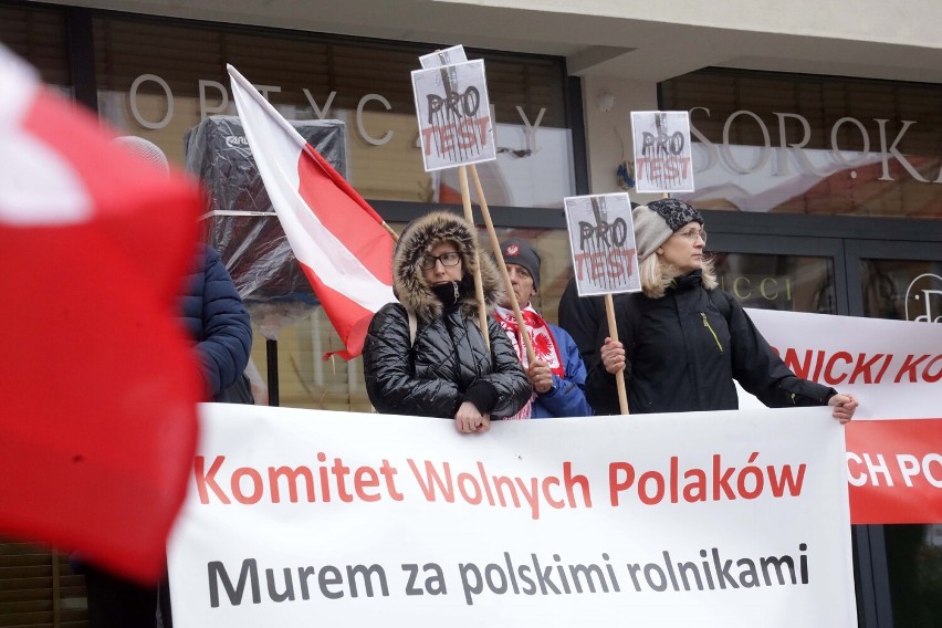 Manifestacja Komitetu Wolnych Polaków na legnickim Rynku, zobaczcie zdjęcia