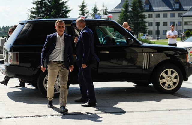 W poniedziałek około godz. 10.30 do Arłamowa przyleciał Andrzej Duda. Prezydent RP spotkał się za zamkniętymi drzwiami z piłkarzami reprezentacji Polski oraz prezesem PZPN-u Zbigniewem Bońkiem. Prezydent rozdał kilka autografów i porozmawiał z mediami. Wizyta głowy państwa zakończyła się chwilę przed godz. 12.