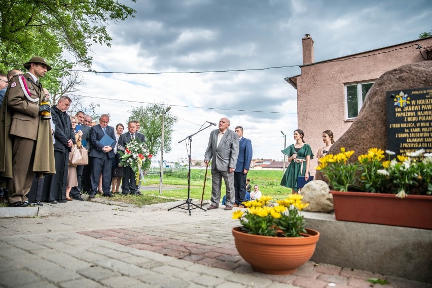 Na przystani kajakowej nad Sanem w Przemyślu odsłonięto Kamień Papieski [ZDJĘCIA]