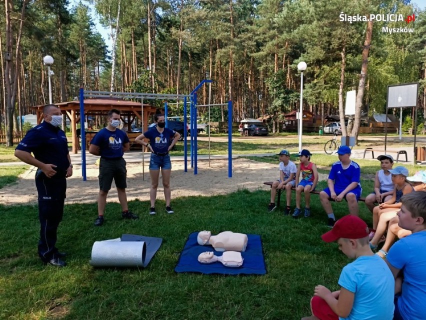 Myszków: Policja spotkała się z uczestnikami półkolonii w Jastrzębiu. Mówili o bezpiecznym wypoczynku nad wodą