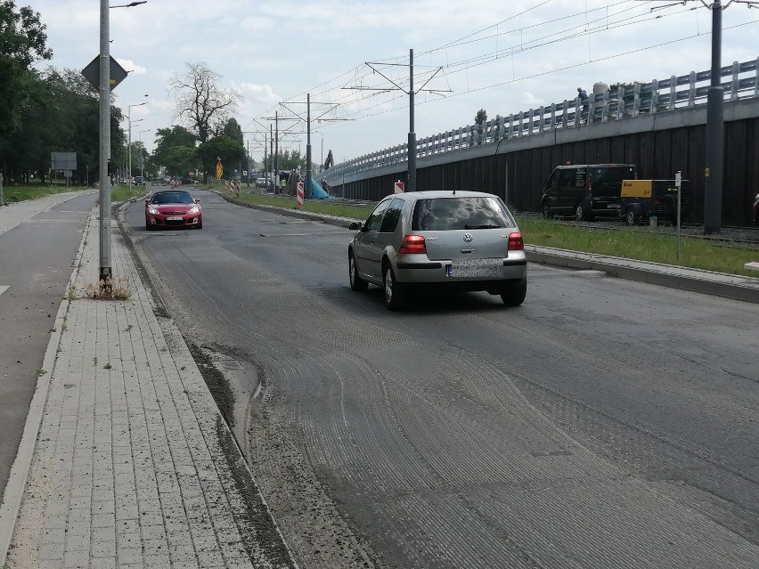 Asfalt został zdarty na odcinku około 300 metrów.