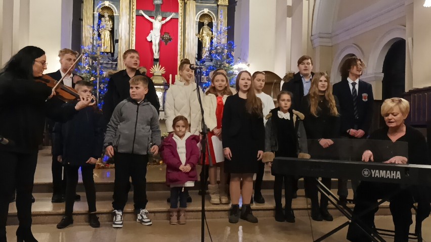 Koncert kolęd w Sanktuarium św. Antoniego w Tomaszowie w wykonaniu uczniów szkoły muzycznej [ZDJĘCIA]
