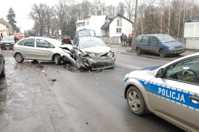 Kraksa w Zbąszyniu, Ford wjechał w citroena