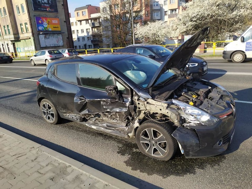 Zderzenie samochodów na ul. Katowickiej w Chorzowie. Wyglądało to poważnie! Zobaczcie ZDJĘCIA
