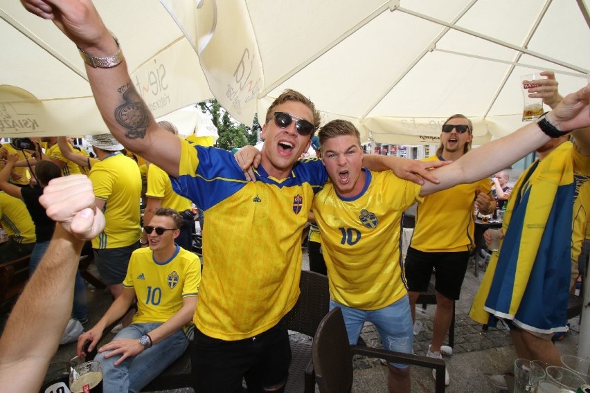 Szwedzi opanowali Kielce. Tłumnie maszerowali na stadion