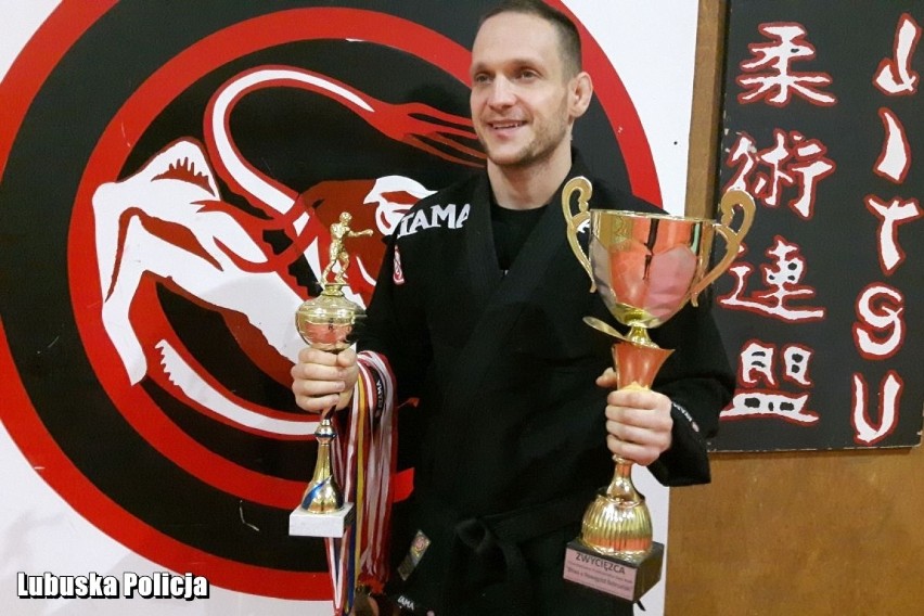 Policjant z Lubska mistrzem Polski w walkach MMA [ZDJĘCIA, WIDEO]