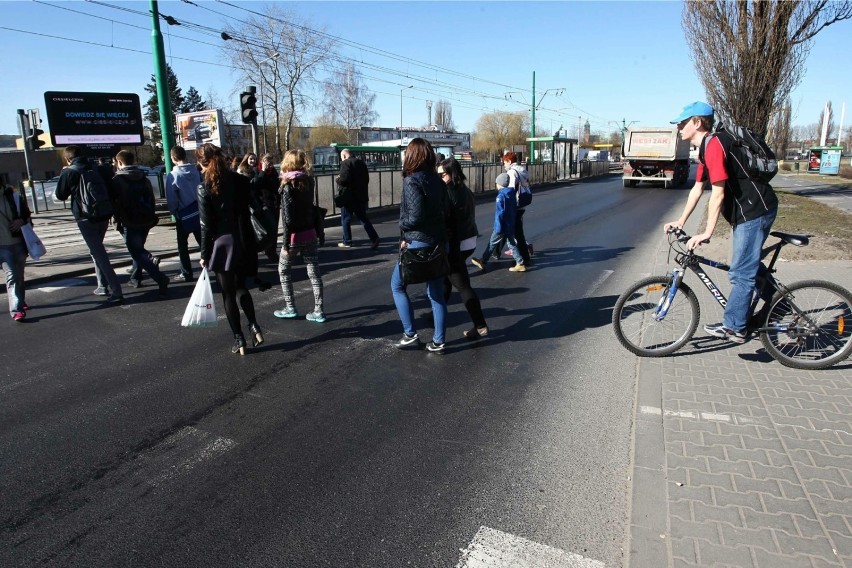 Piesi uważajcie na rowery! Rowerzyści uwaga na... pieszych