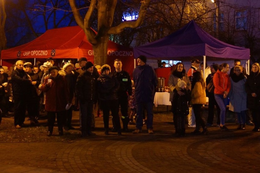 Spotkanie świąteczne na placu Kościuszki w Opocznie. Opoczyńskie podzieliło się chlebem [zdjęcia]