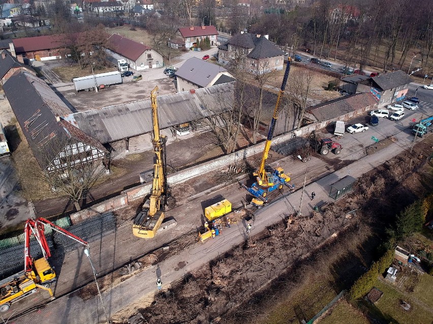 PKP zaczęło prace przy przejeździe w Krzeszowicach, a teraz...