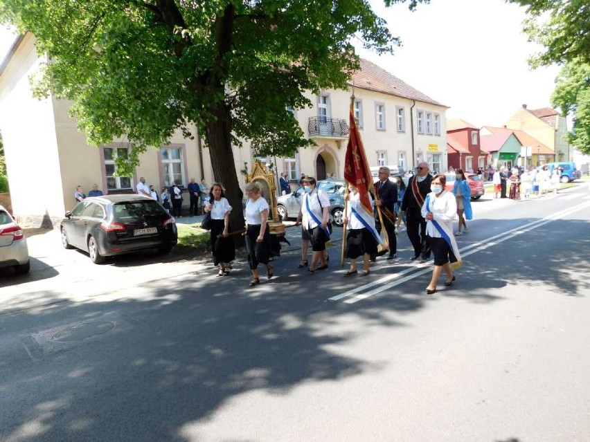  Tradycyjna procesja w Boże Ciało przeszła ulicami Budzynia
