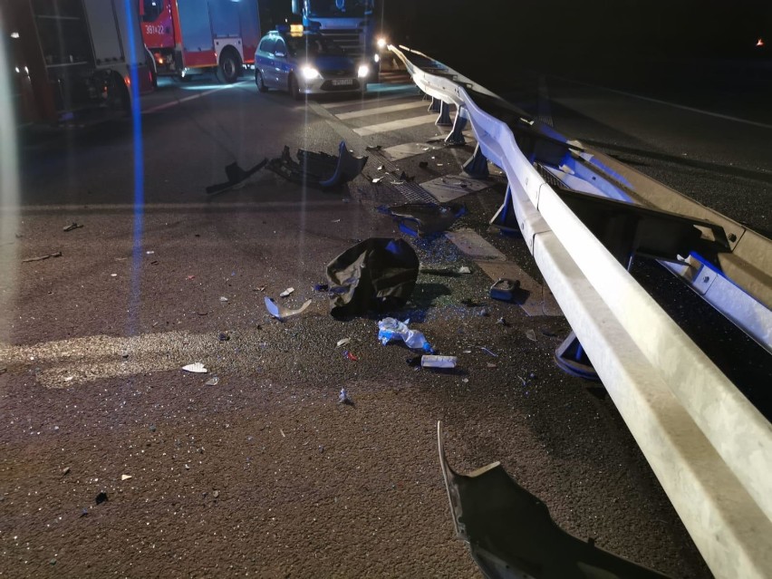 Leszno. Śmiertelny wypadek na S5. 23-letni kierowca uciekał przed policją [ZDJĘCIA]