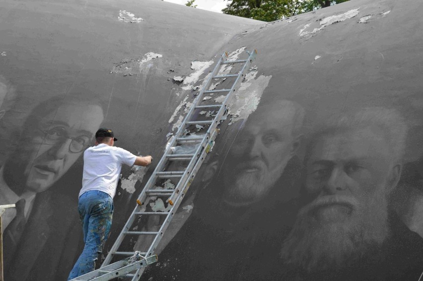 Zakopane. Naprawiają zniszczony mural historyczny [ZDJĘCIA]