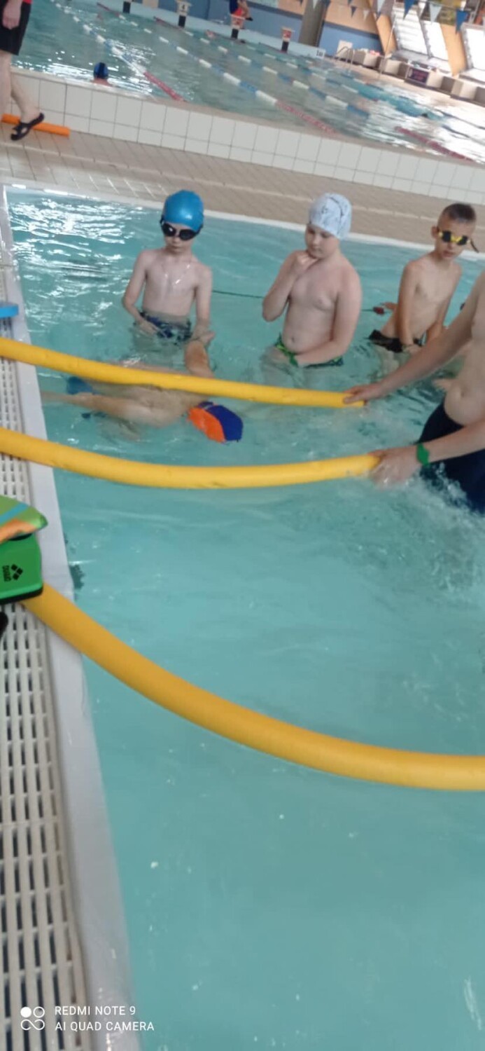 Z zajęć na basenie MOSiR w Jaśle skorzystało 60 dzieci z...