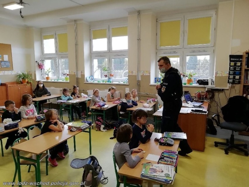 Policjanci odwiedzili szkoły podstawowe w gminie Koluszki. Opowiadali o bezpieczeństwie